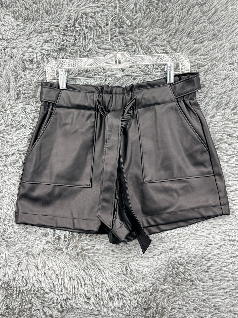 CI Sono Faux Leather Shorts Womens Medium Black Paperbag Belted Pockets